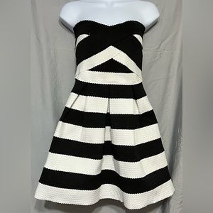HaVe Women's Strapless Dress Black White Elastic Stripe Fit & Flare Size Medium